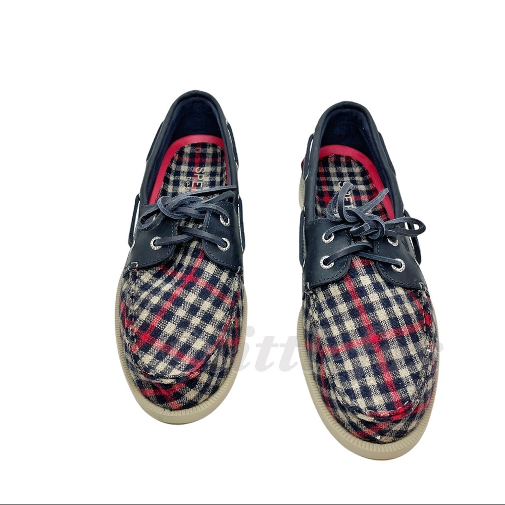 NWT SPERRY M9.5